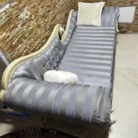 یک شزلون و یک کاناپه