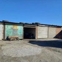 مغازه داخل گاراژ