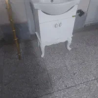 کابینت و سنگ روشویی با آینه