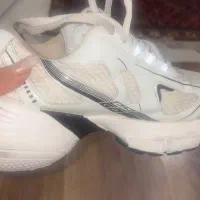 کتونی سفید در حد نو