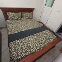 تخت خواب چوبی مدل قایقی و پارتیشن چوبی ۴طبقه|تخت و سرویس خواب|ری, جوانمرد قصاب|دیوار