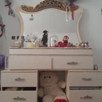 آینه و میزآرایشی