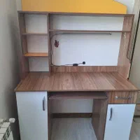 میزتحریر و کتابخانه
