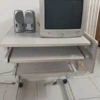 میز کامپیوتر و مانیتور