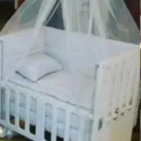 تخت کنار مادر