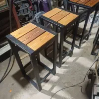 دکور صندلی چهار پایه کوچک میزچوبی نیمکت باغی دکور