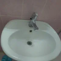 توالت فرنگی و سنگ روشویی دستشویی