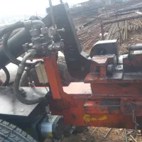 یک قیچی میلگرد بر هم خم دارد دوچرخ ته فاز درحد نو