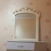 میز و آینه سفید