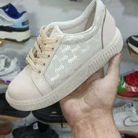 قاب اینه ای زنانه