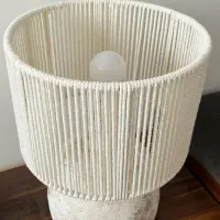 چراغ خواب روی میز آباژور مکرومه و  سفالی پتینه شده
