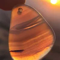 گردن آویز سنگ خاص