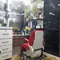 اجاره ی صندلی در آرایشگاه مردانه