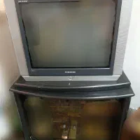 تلویزیون سامسونگ و میز