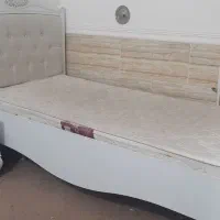 تخت خواب جاسمین درحد نوومیزکنارش