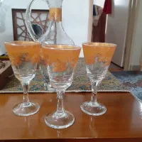 جام طلایی همراه ۶عددنیم لیوان