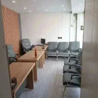 به یک خانم مشاوره دراملاک  با سابقه