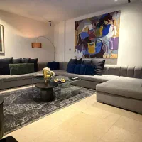 مبل راحتی بسیار تمیز