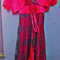 لباس مجلسی و یک کفش پاشنه بلند مجلسی