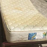 تخت به همراه تشک یکنفره طبی|تخت و سرویس خواب|رشت, عینک|دیوار