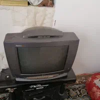 تلویزیون‌بیست‌یک‌با‌میز‌تلویزیون‌به‌فروش‌میرسه