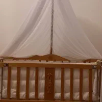 گهواره وتخت کنارمادر