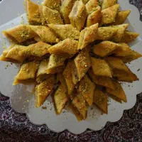 کار در کارگاه تولیدی قنادی