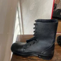 یک جفت پوتین سربازی درجه یک نو