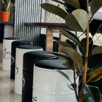 شلف، میز و صندلی بشکه‌ای سفارشی با کیفیت عالی