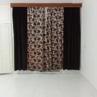 یک جفت کنار پرده ای مخمل