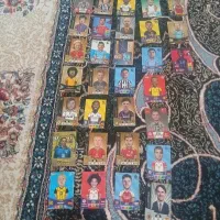 تعدادی کارت فوتبالی به فروش میرسد