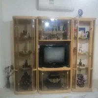 میز تلوزیون به علت کمبود جا به فروش میرسد
