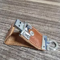 فلش مموری ۸ گیگ چرمی خاص
