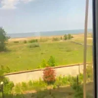 یک واحد آپارتمان طبقه اول لبه ساحل