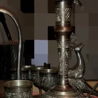 یک عدد گلاب پاش قلمکاری برنجی مدل طلا کوب هندی