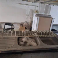 کابینت فلز قدیمی با هود و سینگ|آب‌چکان و نظم‌دهنده ظروف|یزد, |دیوار