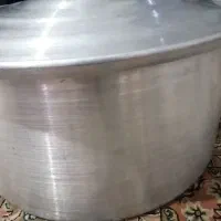 دیگ بزرگ  و ضخیم