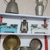 ظروف مسی قاجاری کهنه ، ترازو و فانوس