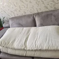 تشک و دوتا بالشت