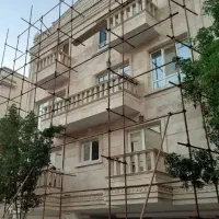 اجرای پیچ رولپلاک سنگ نمای ساختمان