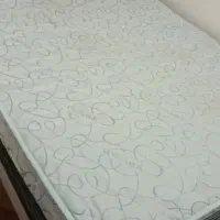 تخت دونفره همراه باخوشخواب و دوتا پاتختی