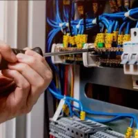 برقکاری، تعمیرات، و فنی کار حرفه ای