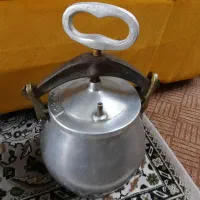 زودپز قدیمی|ظروف پخت‌وپز|شیراز, تندگویان|دیوار