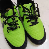 کتونی فوتسال سالم