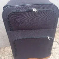 یک عدد چمدون مسافرتی