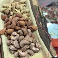 پسته و بادام کبابی درجه یک  طعم بی‌نظیر