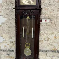 ساعت و آینه کنسول