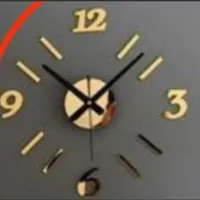 همین طرح ساعت دیواری طلایی موجوده