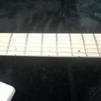 گیتار الکتریک Ltd m-400 به همراه هارد کیس|گیتار، بیس، امپلیفایر|صدرا-فارس, فاز ۱|دیوار