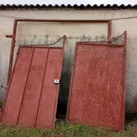 فروش درب کامل با چهارچوب به طول و عرض دو متر و ۷۰